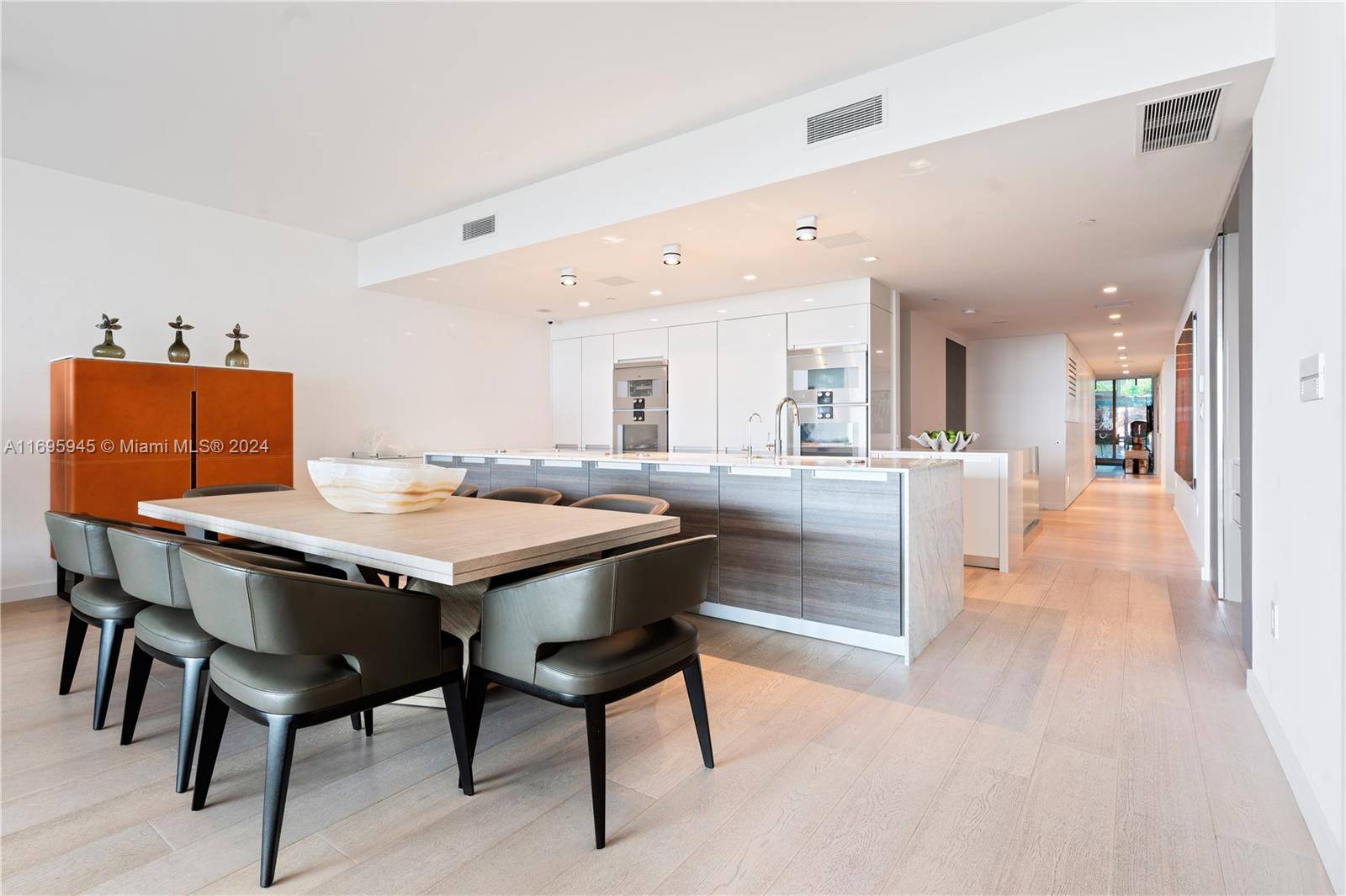 Miami Beach, FL 33139,321 Ocean Dr #201