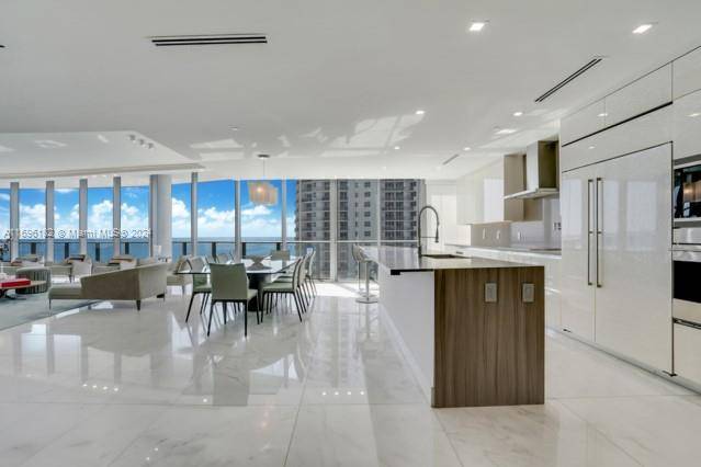 Sunny Isles Beach, FL 33160,17475 Collins Ave #602