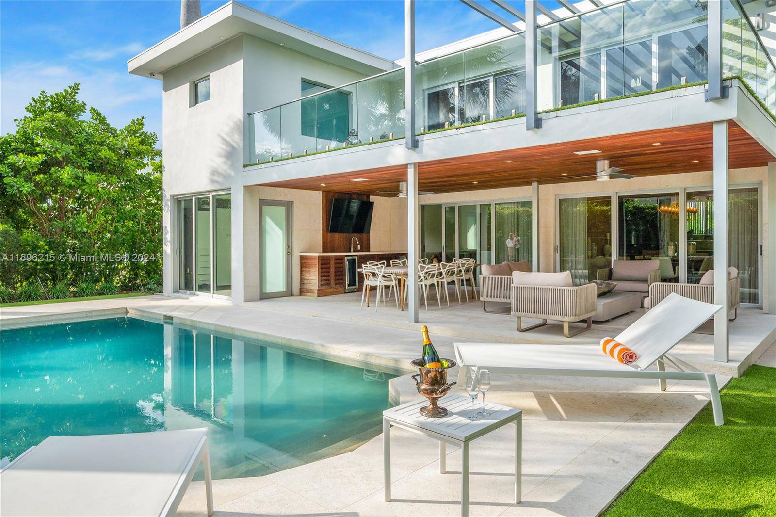 Miami Beach, FL 33139,110 Venetian Way