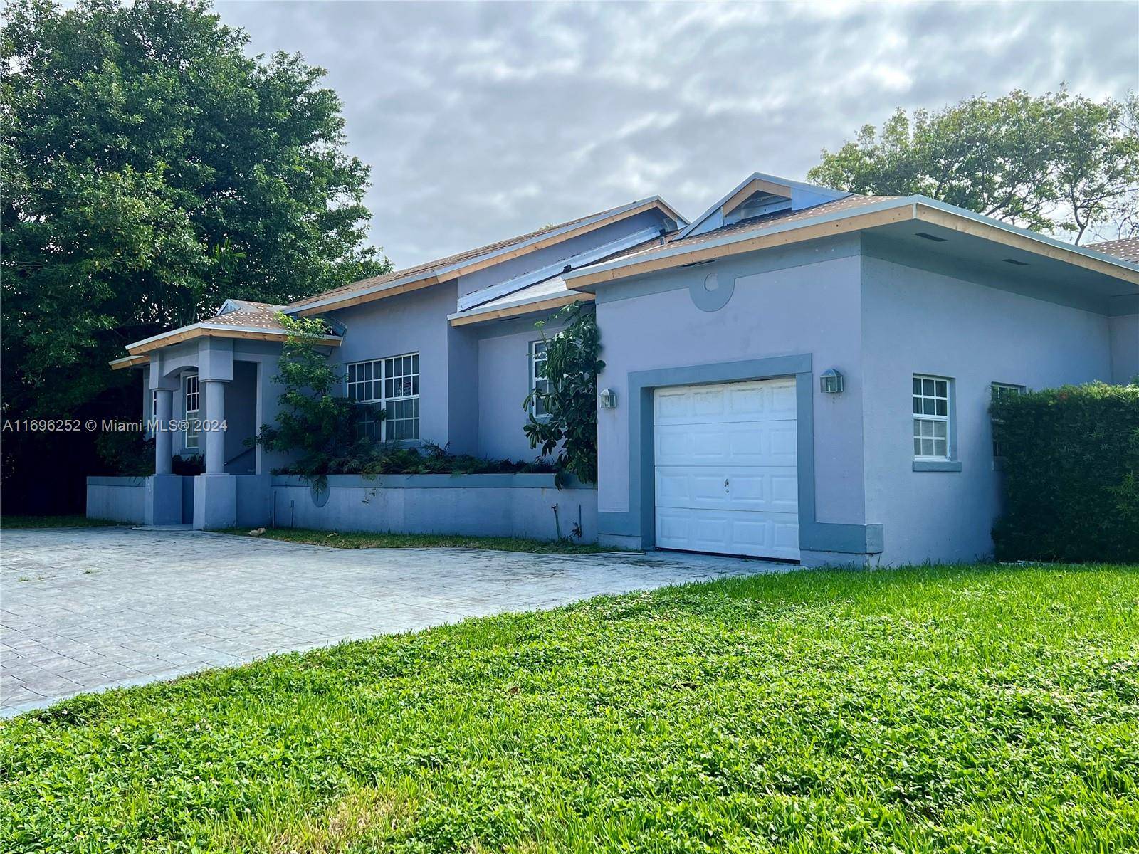 Surfside, FL 33154,424 90th St