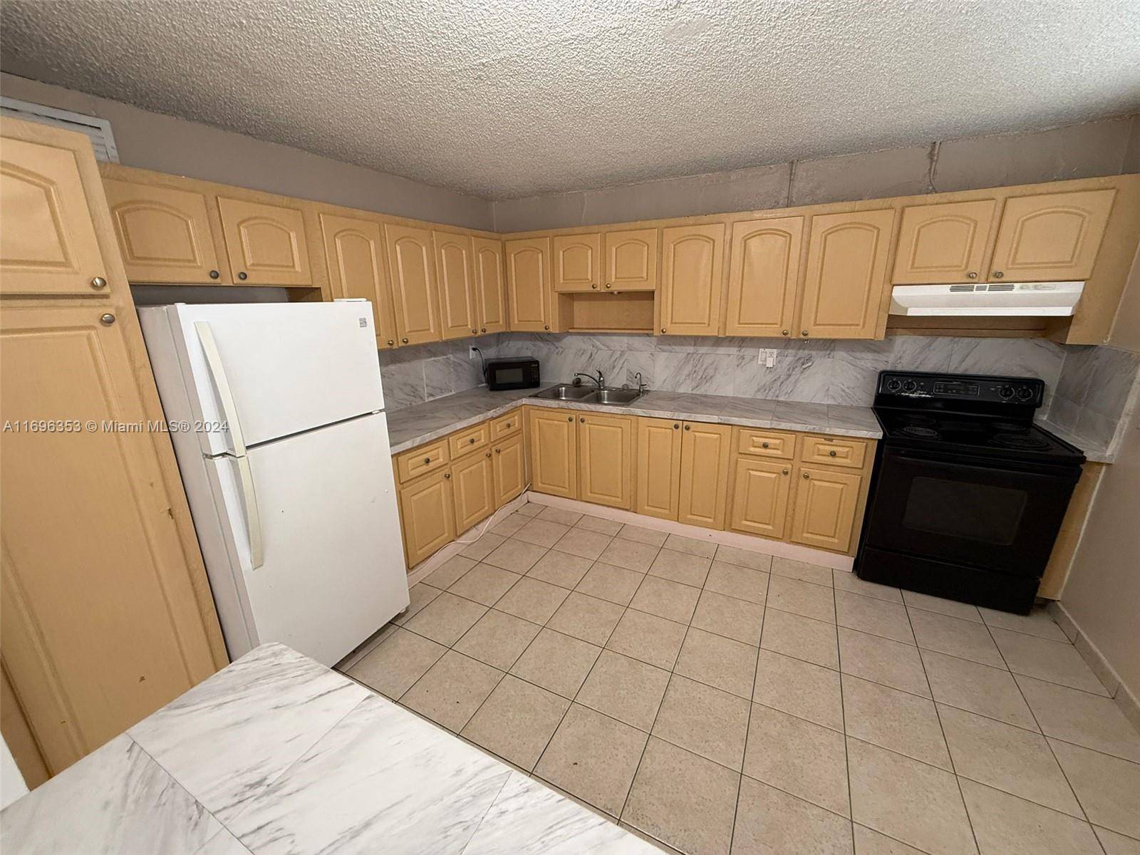 Hialeah, FL 33014,1335 W 68th St #206