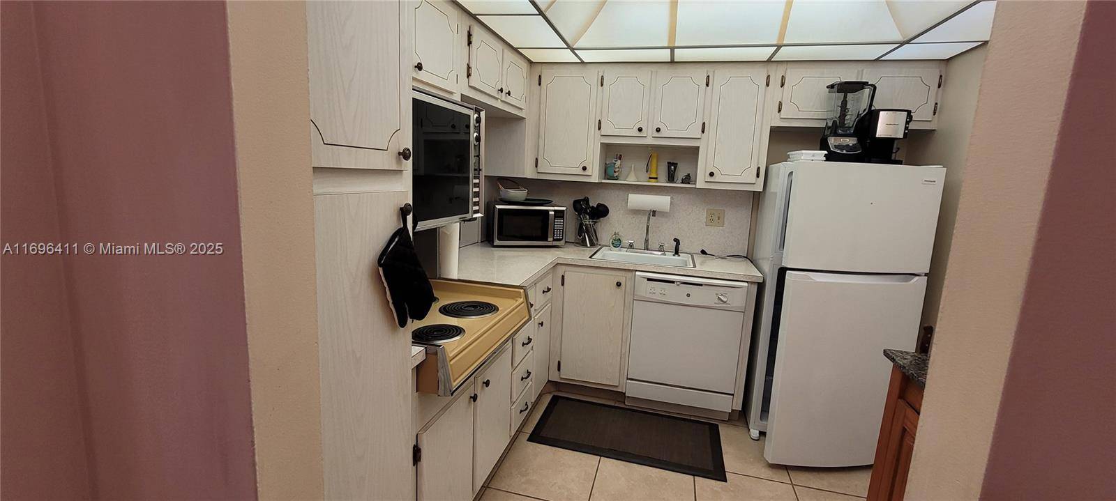 Hallandale Beach, FL 33009,1825 S Ocean Dr #811