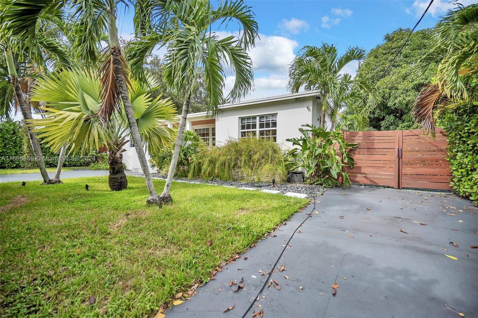 North Miami, FL 33161,555 NE 127th St #0