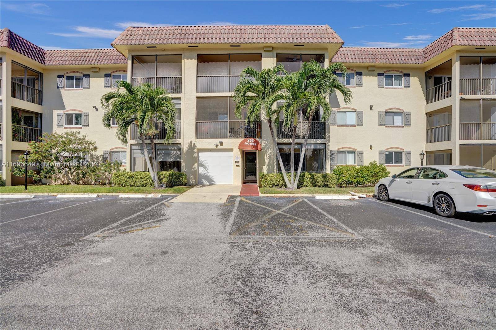 Pompano Beach, FL 33060,255 S Cypress Rd #314