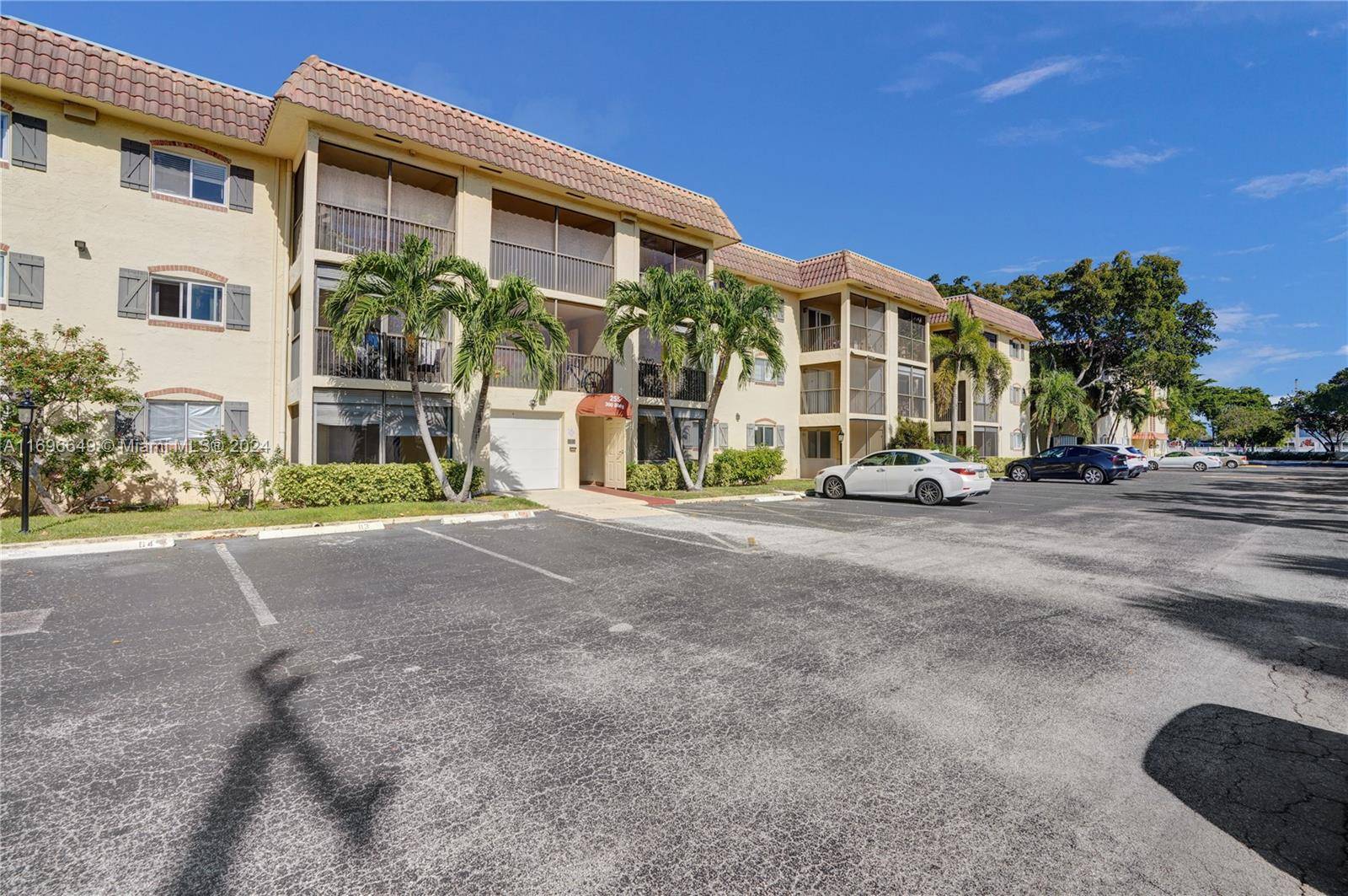 Pompano Beach, FL 33060,255 S Cypress Rd #314