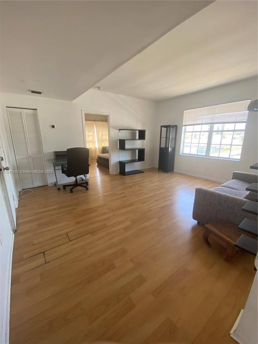 Miami Beach, FL 33139,1051 Meridian Ave #1M