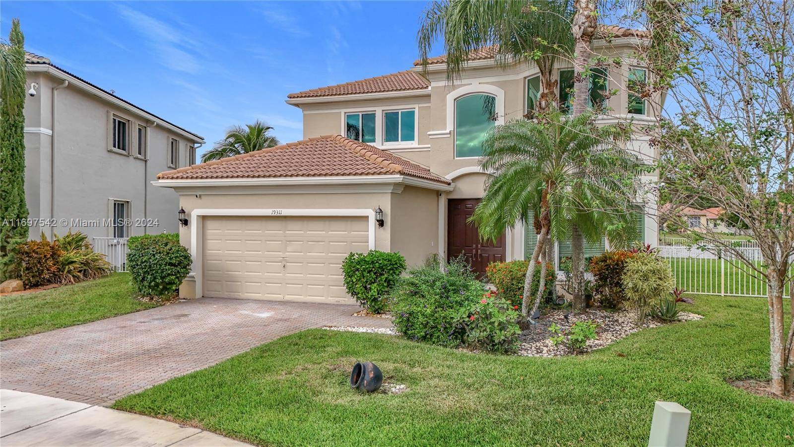 Pembroke Pines, FL 33332,19311 SW 61st St