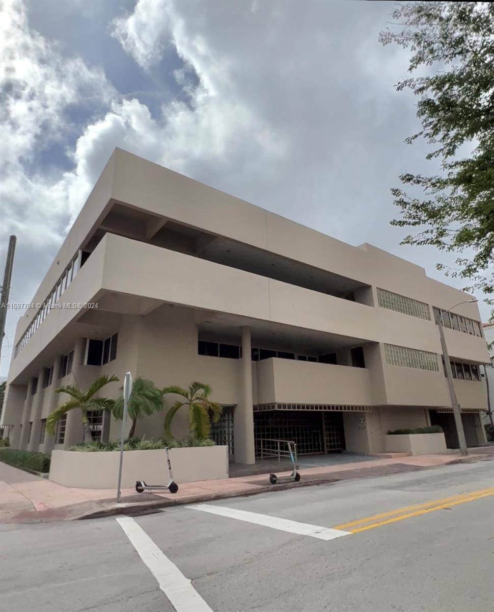 Coral Gables, FL 33134,2100 Salzedo Street #303