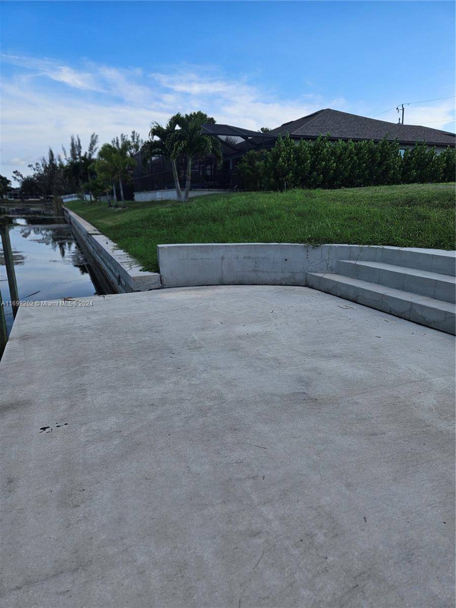 Cape Coral, FL 33990,1429 se 4th place