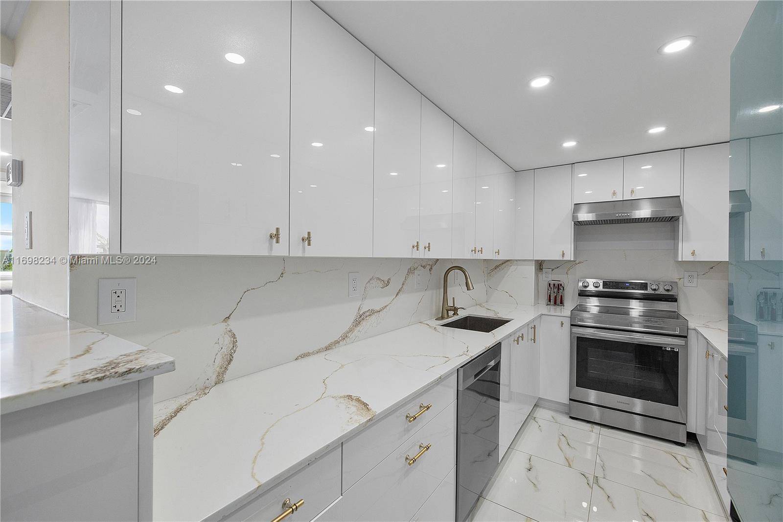 Bay Harbor Islands, FL 33154,10350 W Bay Harbor Dr #7H