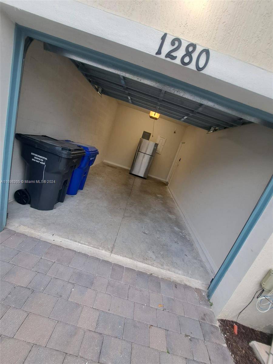 Hollywood, FL 33021,1280 Eucalyptus Dr #1