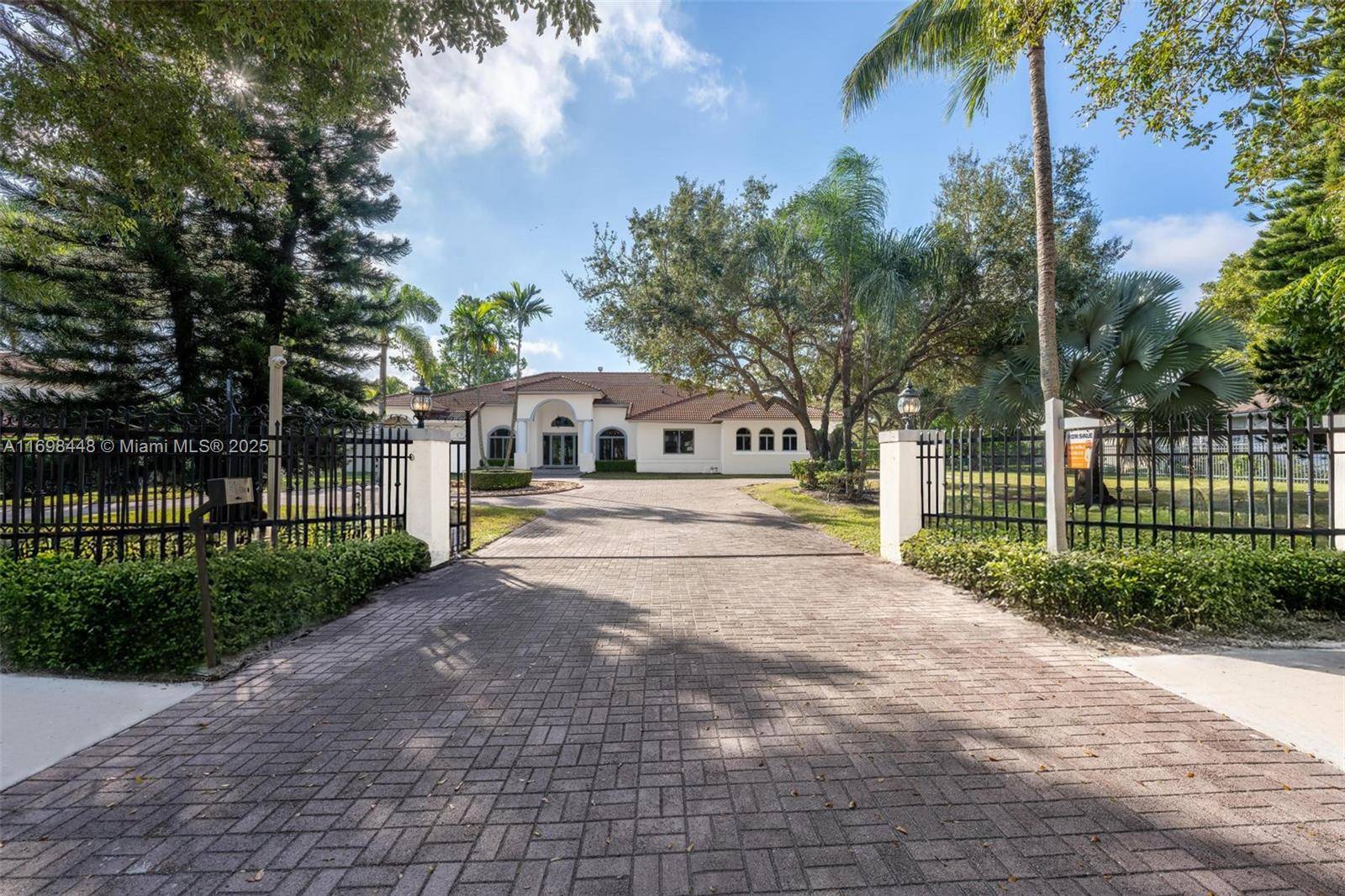 Pinecrest, FL 33156,7260 SW 100th St