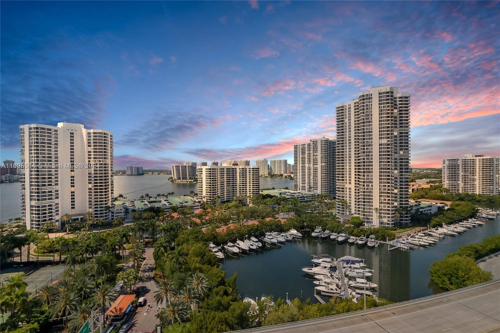 Aventura, FL 33180,19400 Turnberry Way #1611