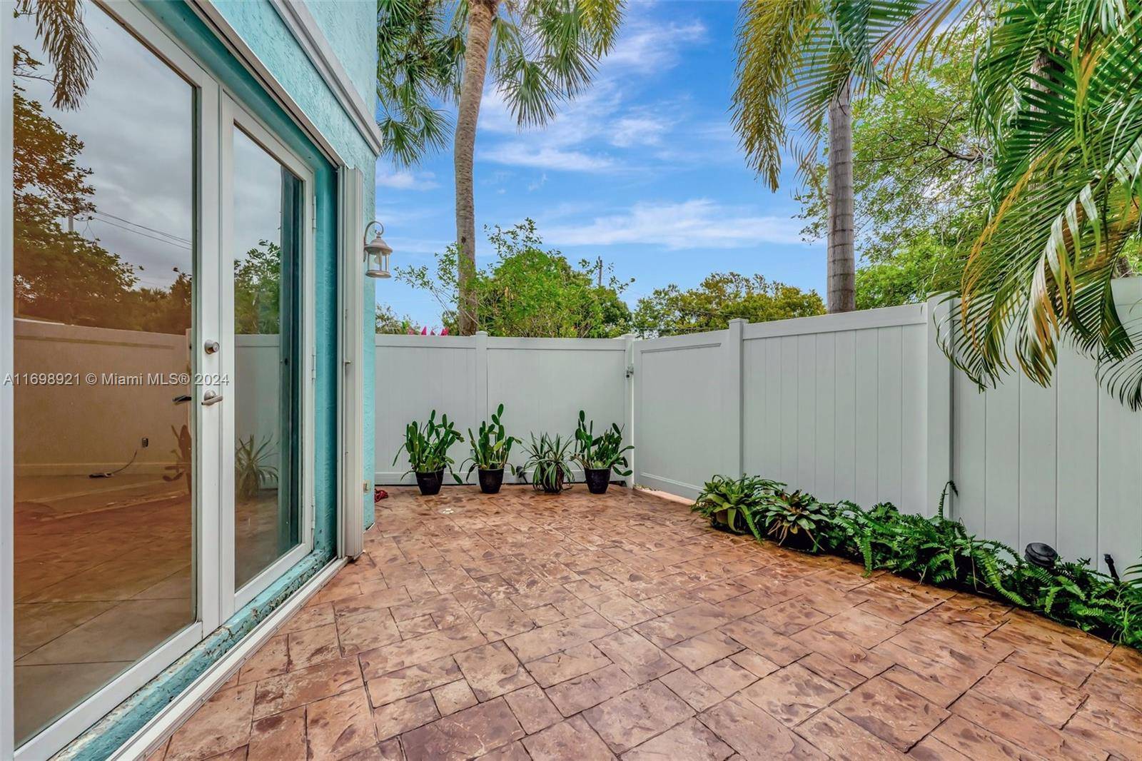 Fort Lauderdale, FL 33316,618 SE 13th St