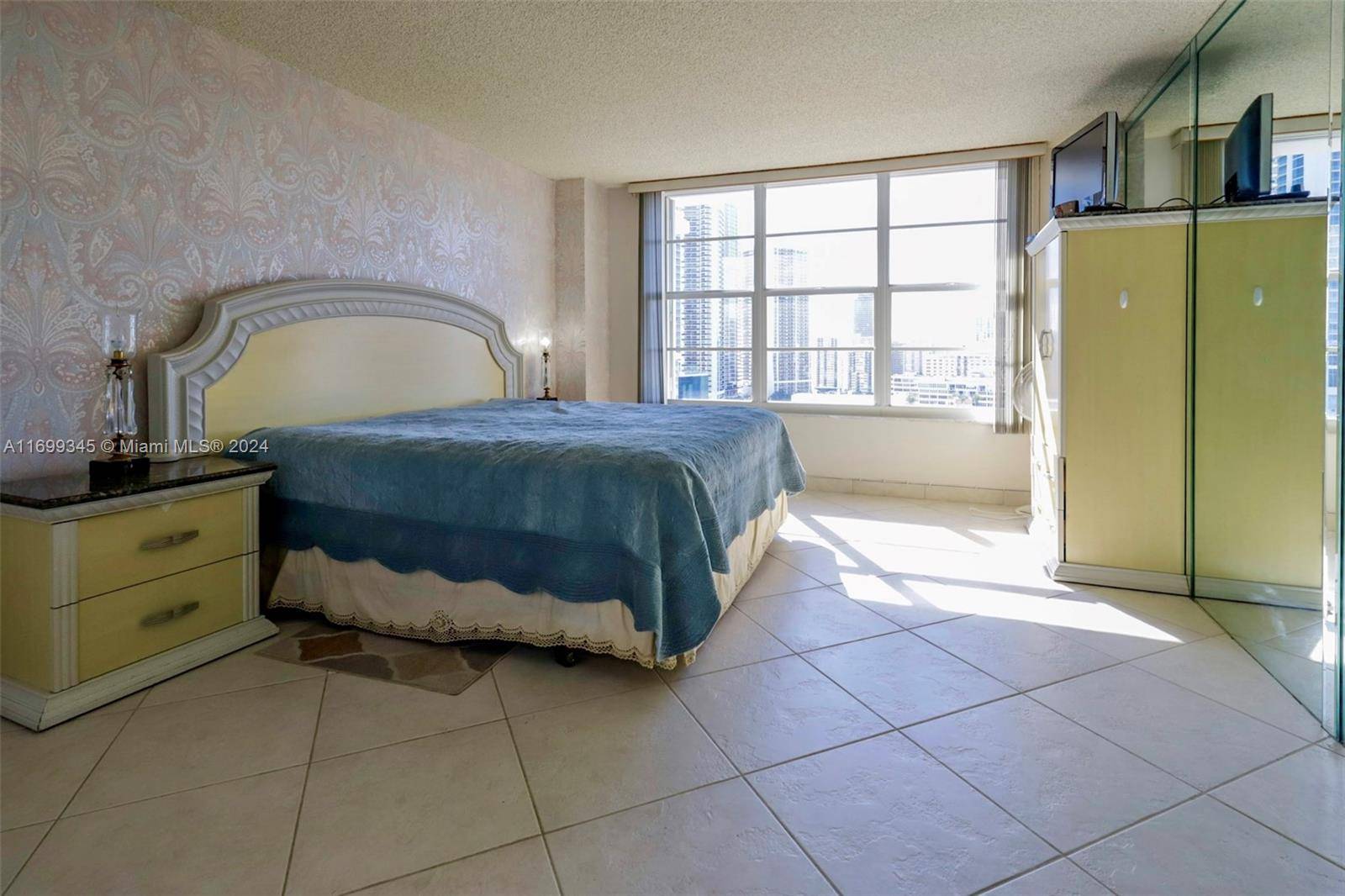 Hollywood, FL 33019,3800 S Ocean Dr #1709