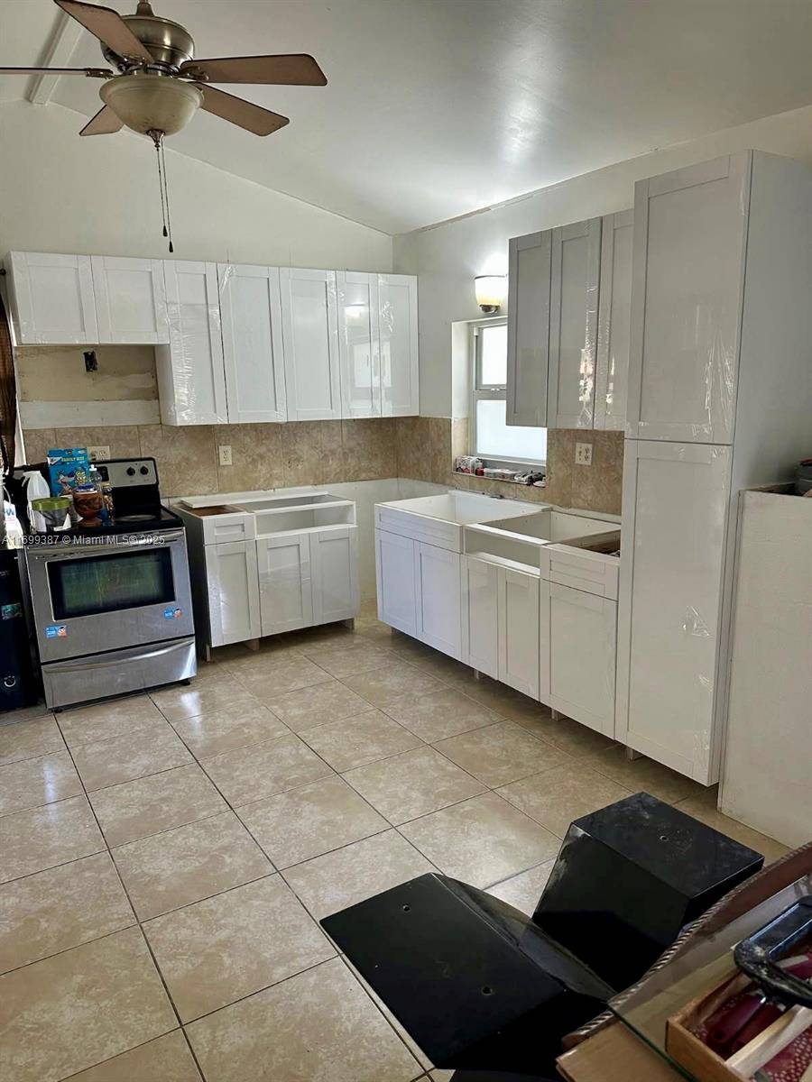 Miramar, FL 33023,6124 SW 38th St
