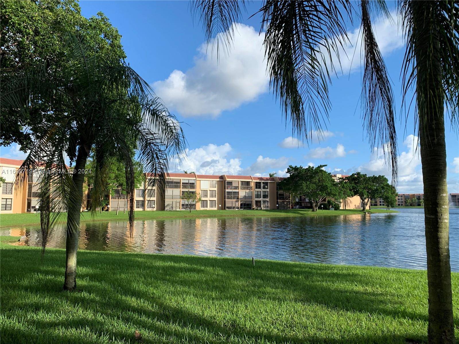 Margate, FL 33063,5832 Coral Lake Dr #308