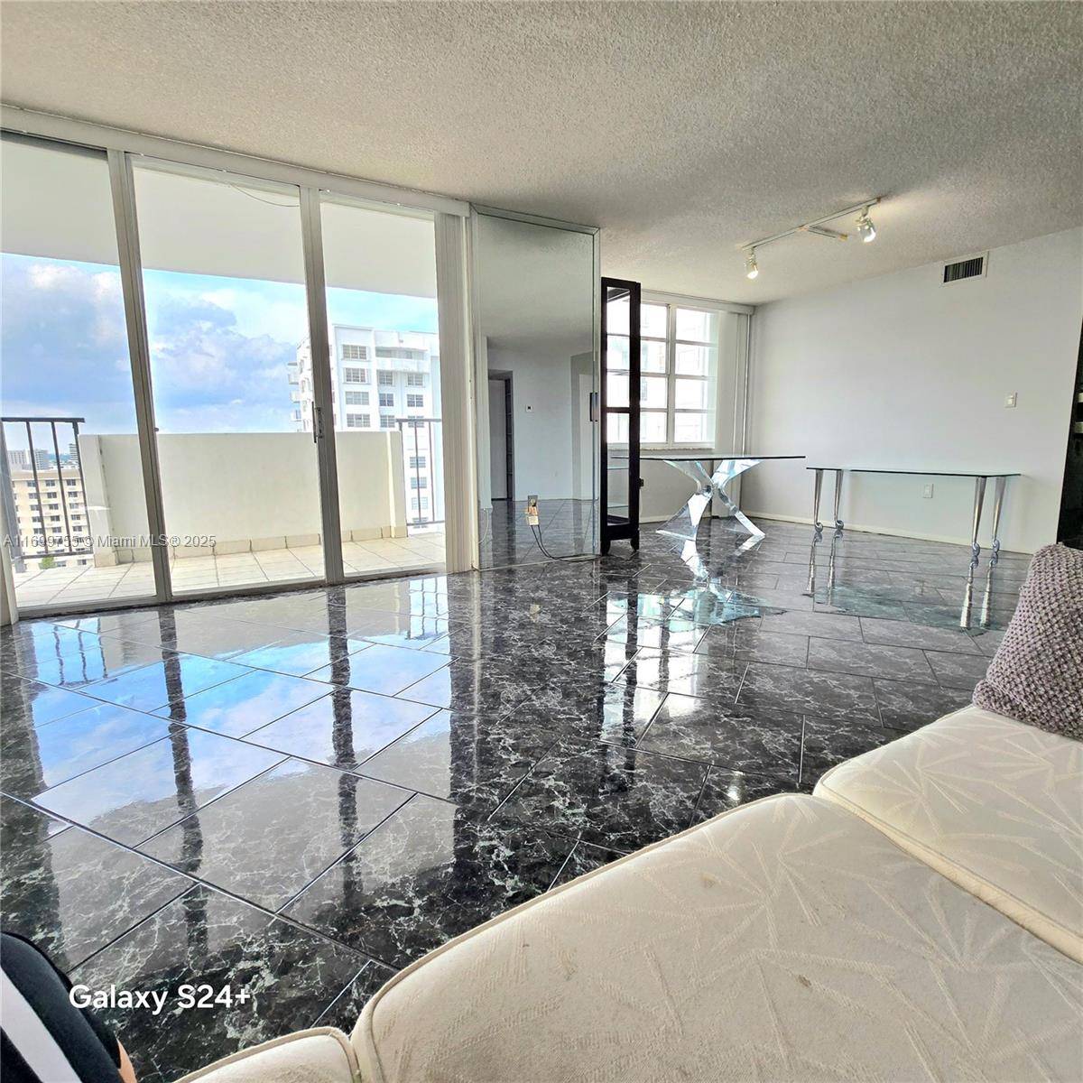 Aventura, FL 33160,2750 NE 183rd #1805