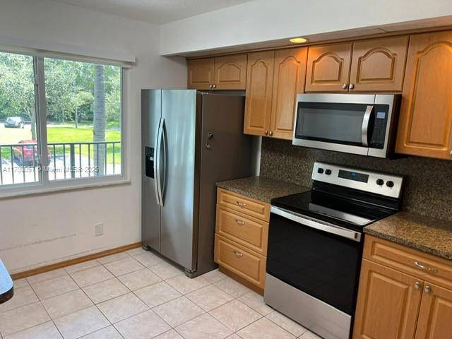 Pembroke Pines, FL 33027,900 SW 125th Way #211R