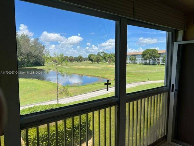 Pembroke Pines, FL 33027,900 SW 125th Way #211R