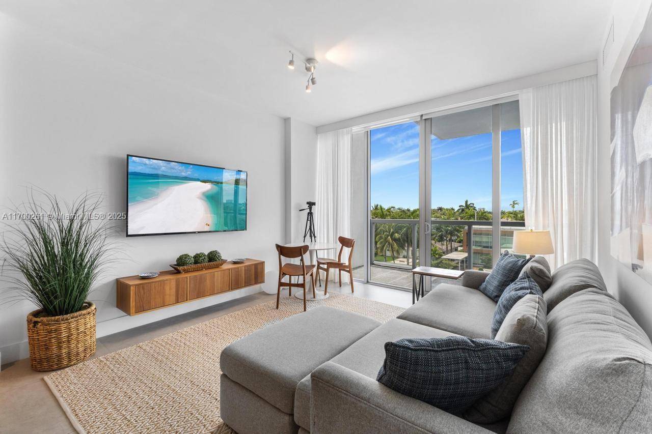Bay Harbor Islands, FL 33154,9940 W Bay Harbor Dr. #5ES