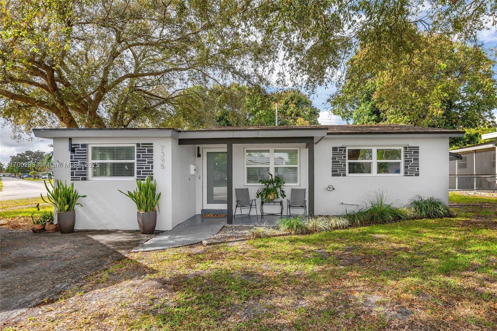 Hollywood, FL 33024,7395 Mcarthur Pkwy
