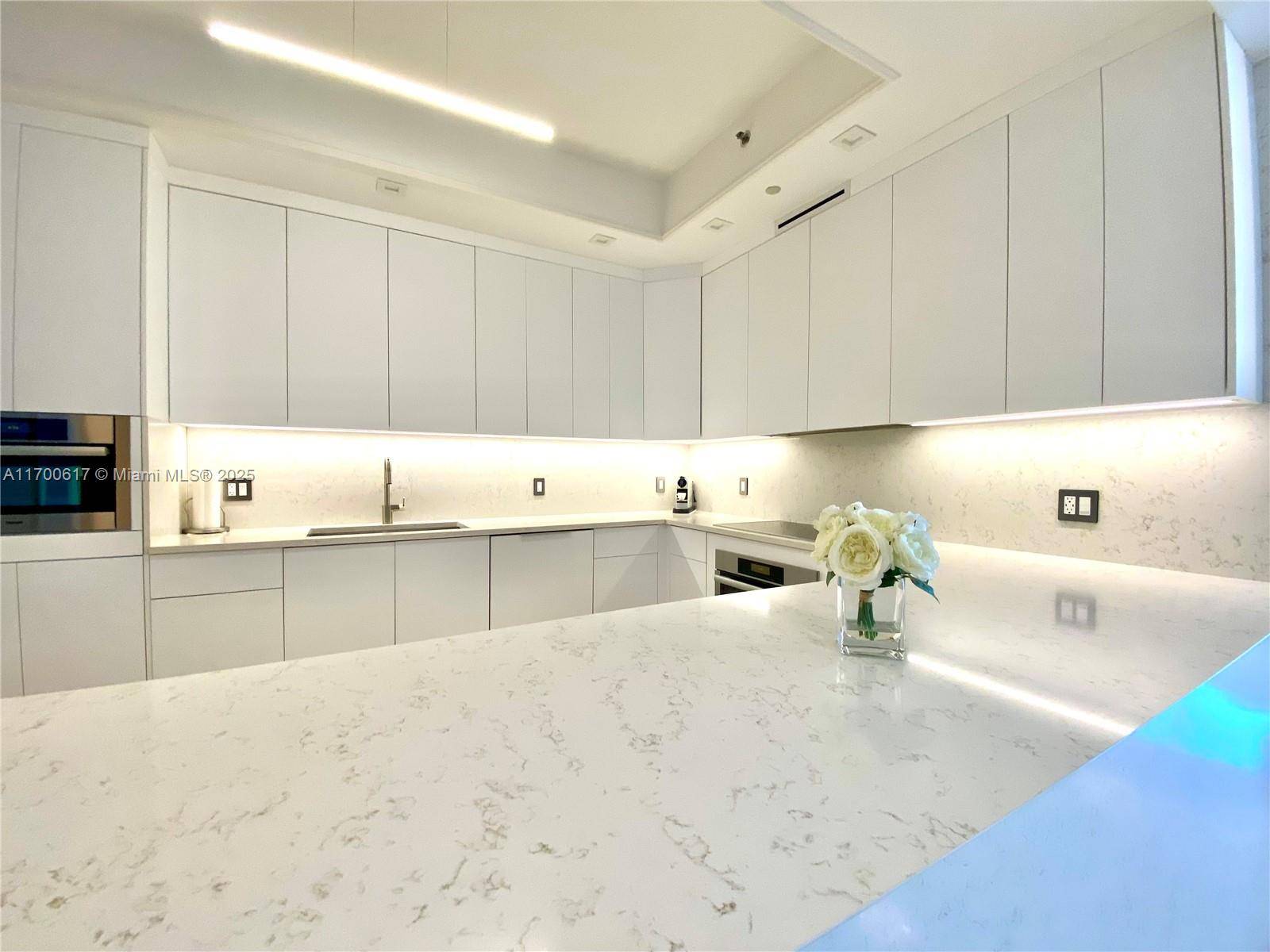 Miami Beach, FL 33139,100 S Pointe Dr #1207