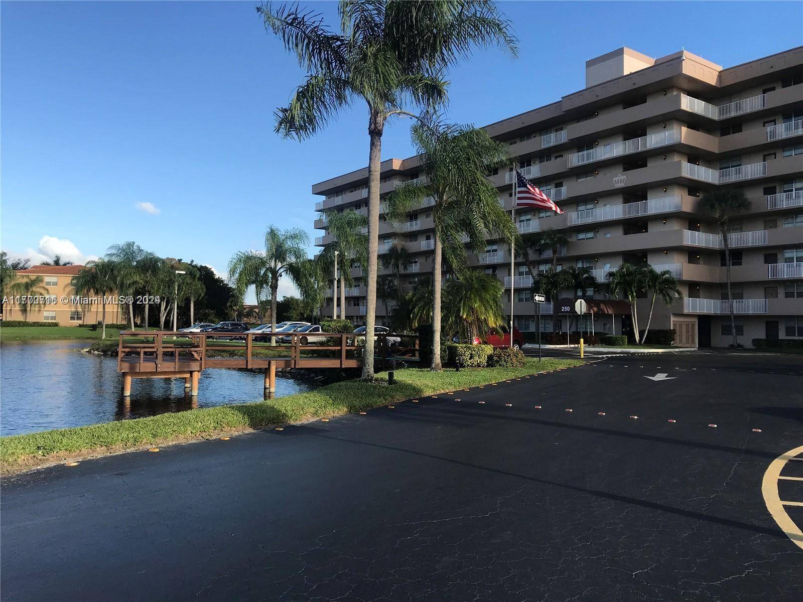 Plantation, FL 33324,250 Jacaranda Dr #402