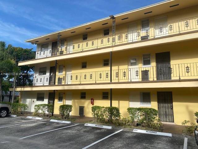 Aventura, FL 33180,20200 NE 27th Ct #11