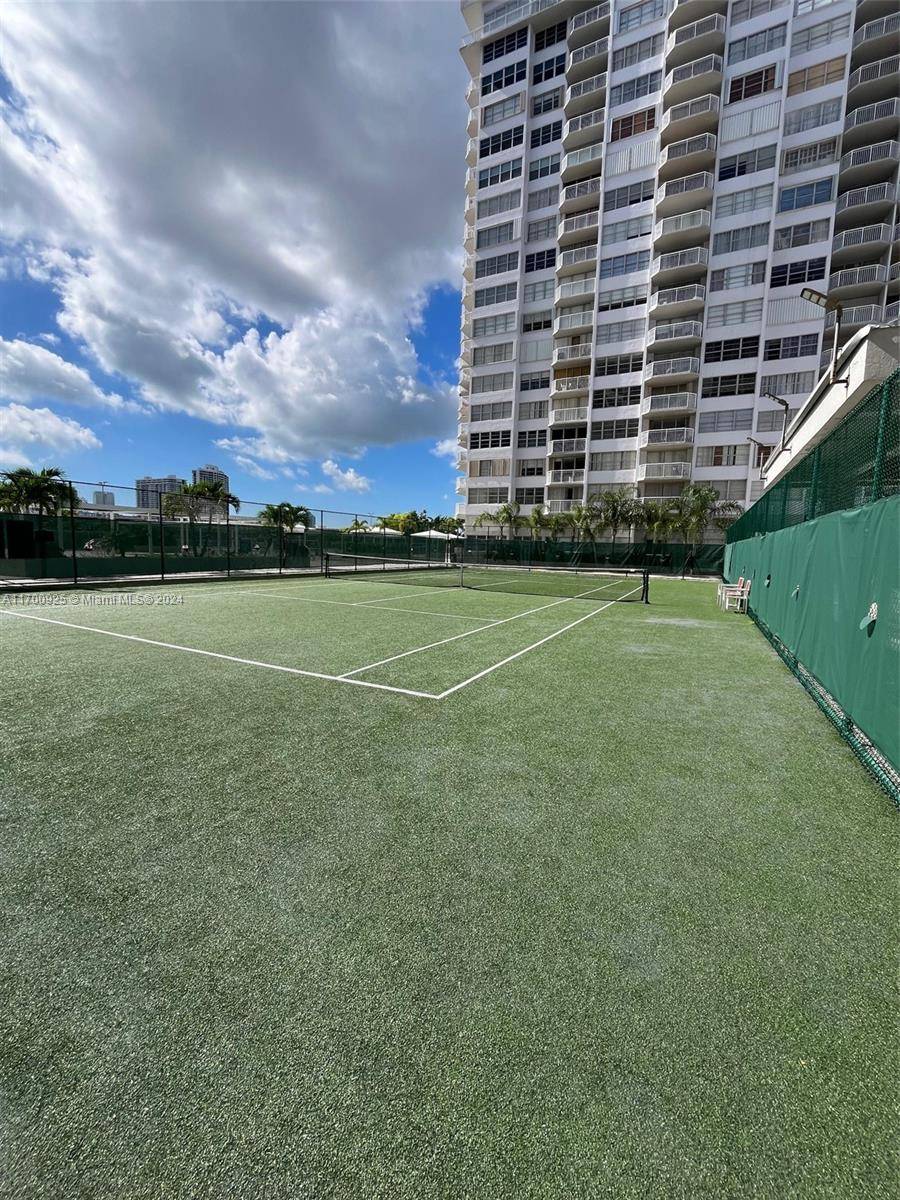 Aventura, FL 33160,18061 Biscayne blvd #1702-2