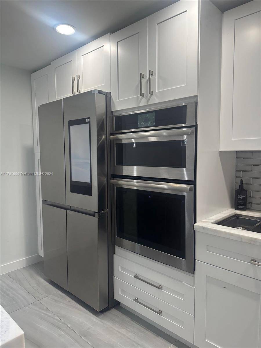 Aventura, FL 33160,18041 Biscayne Blvd #702