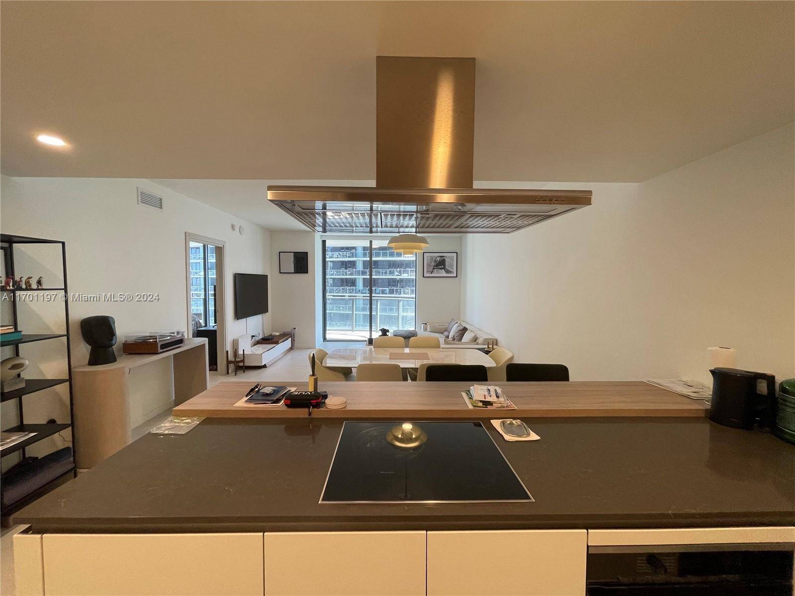 Miami, FL 33131,1000 Brickell Plaza #3905