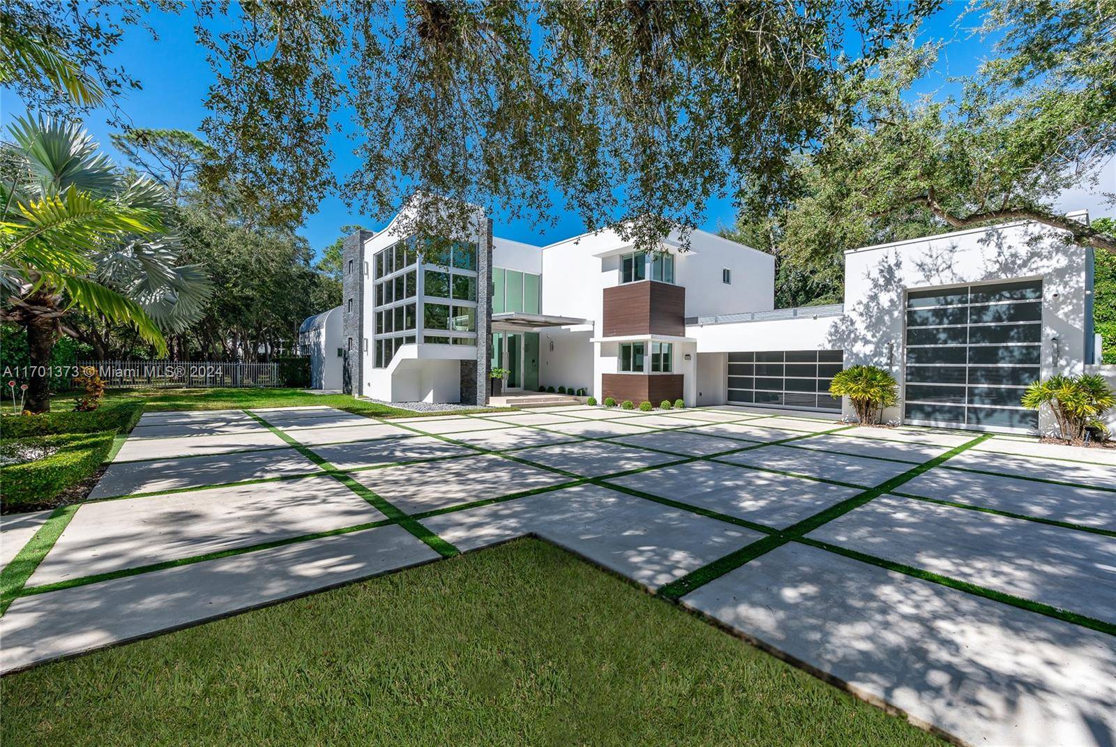 Pinecrest, FL 33156,6301 SW 114th St