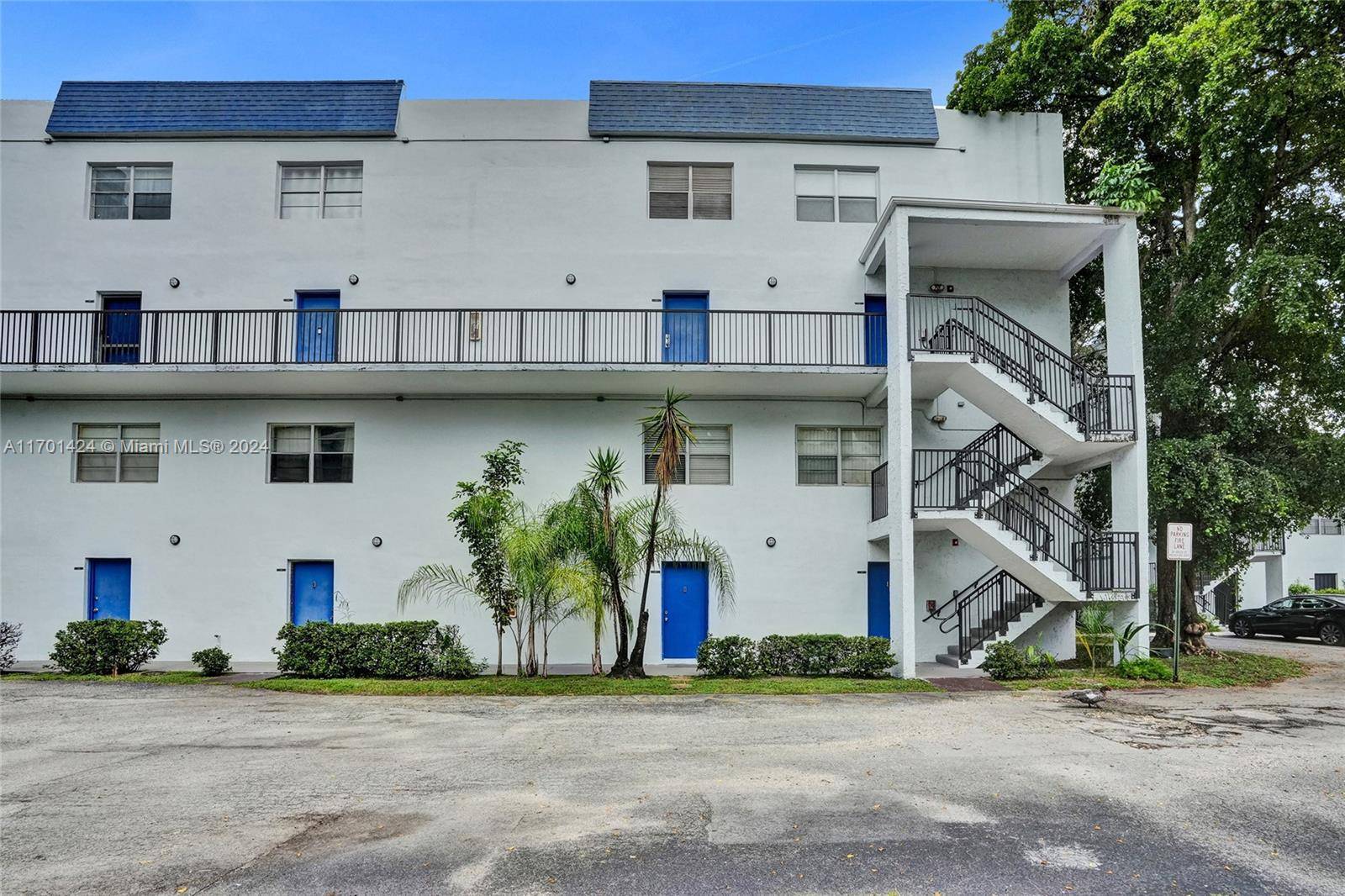 Plantation, FL 33313,7561 NW 16th St #2302