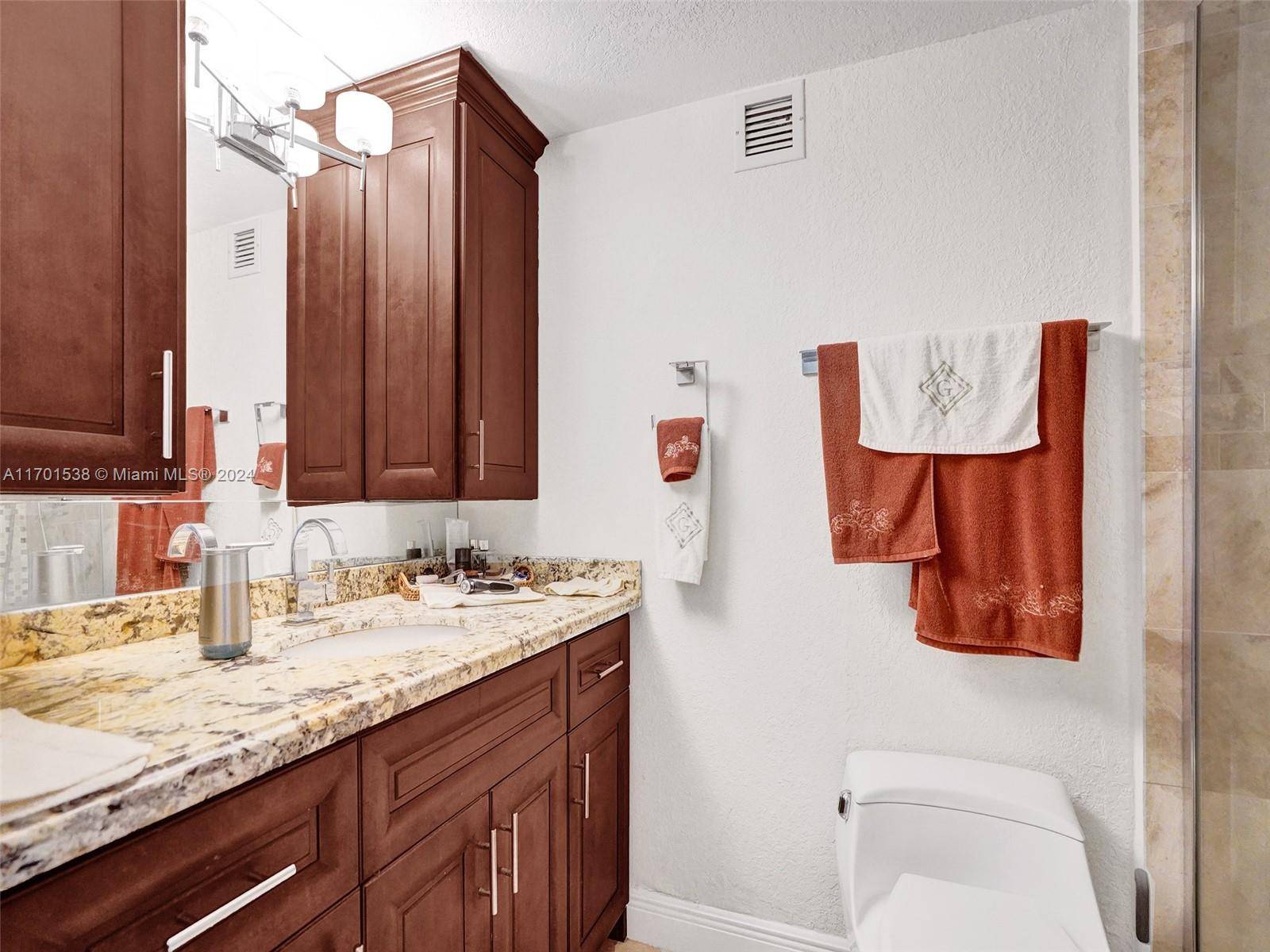 Hollywood, FL 33019,322 Buchanan St #610