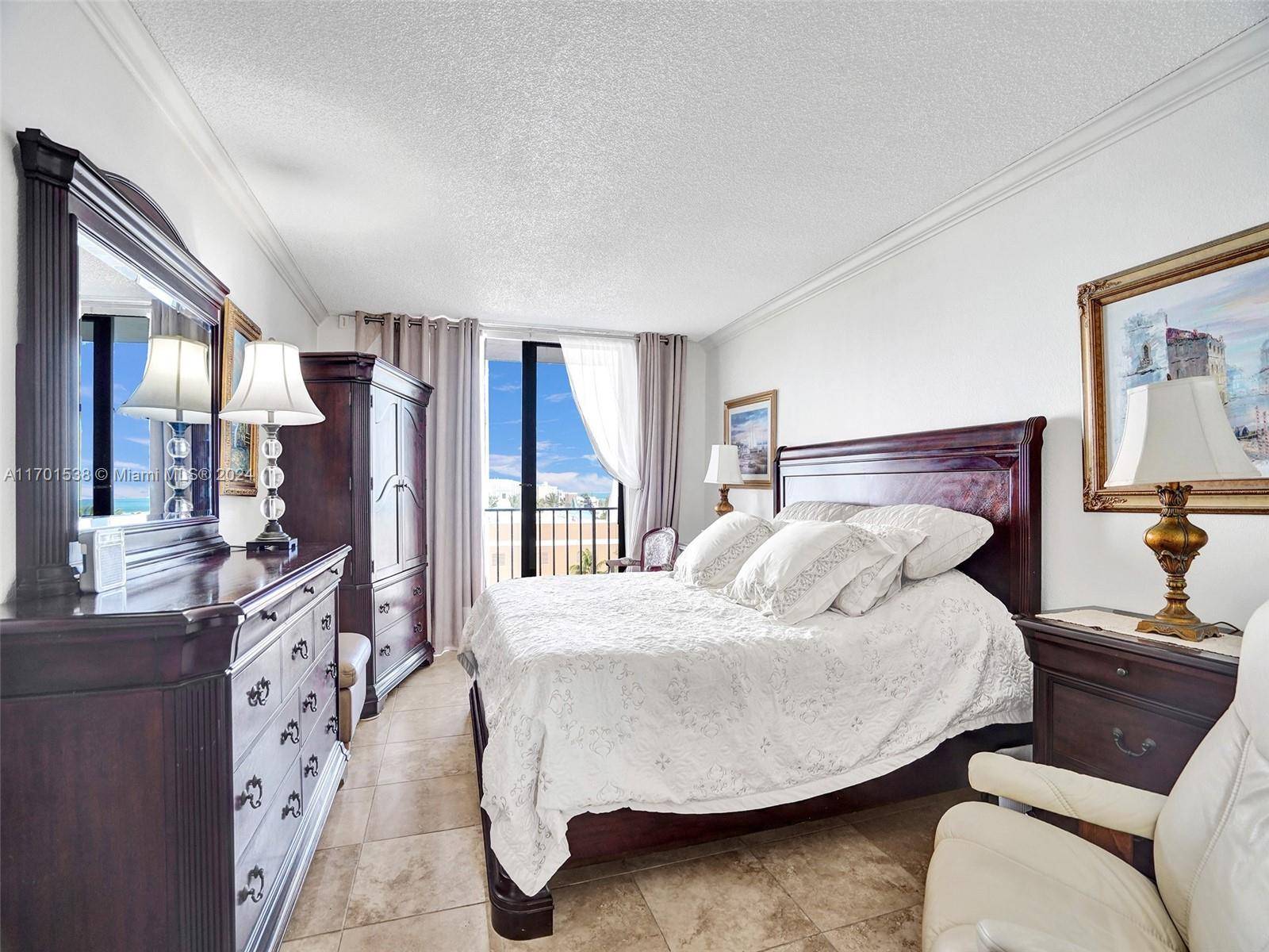 Hollywood, FL 33019,322 Buchanan St #610