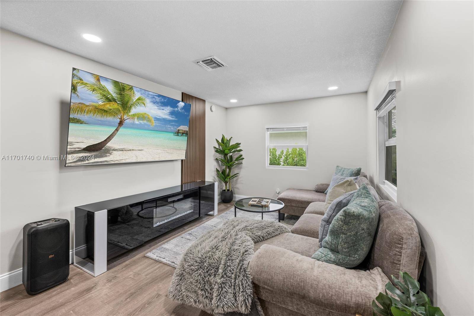Jupiter, FL 33458,6674 4th St