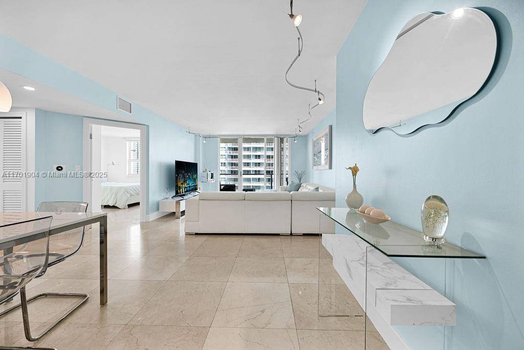 Miami, FL 33131,1155 Brickell Bay Dr #2004