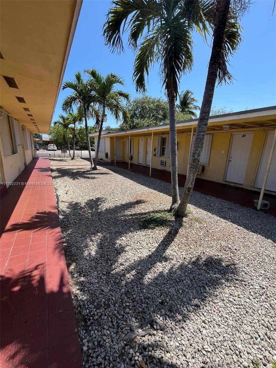 Hollywood, FL 33020,1915 Fletcher St