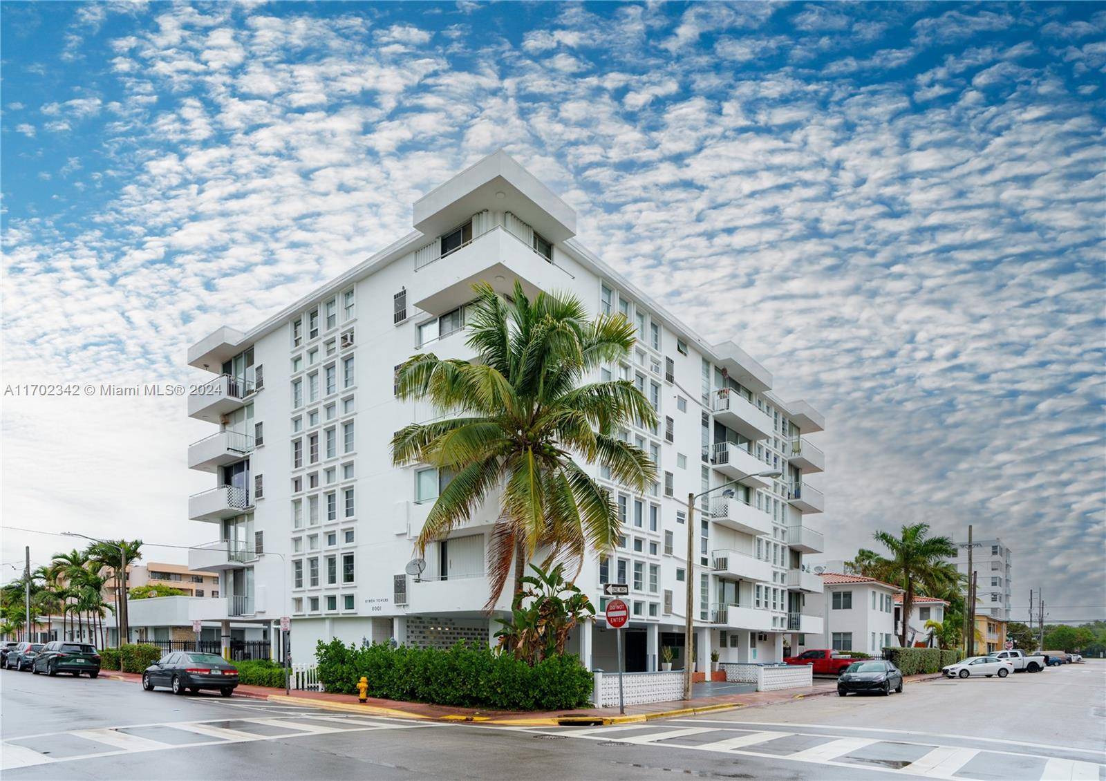 Miami Beach, FL 33141,8001 Byron Ave #2C