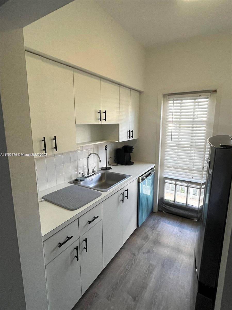 Miami Beach, FL 33139,911 Meridian Ave #202