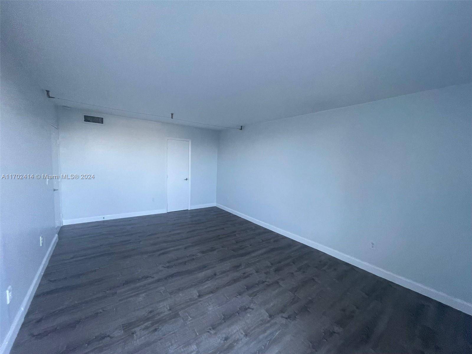 North Miami, FL 33181,2350 NE 135th St #402