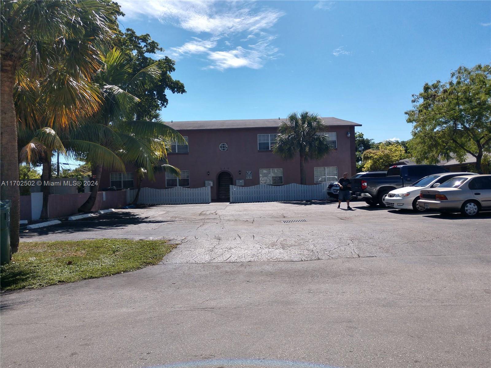 Oakland Park, FL 33309,240 NW 42nd St #6