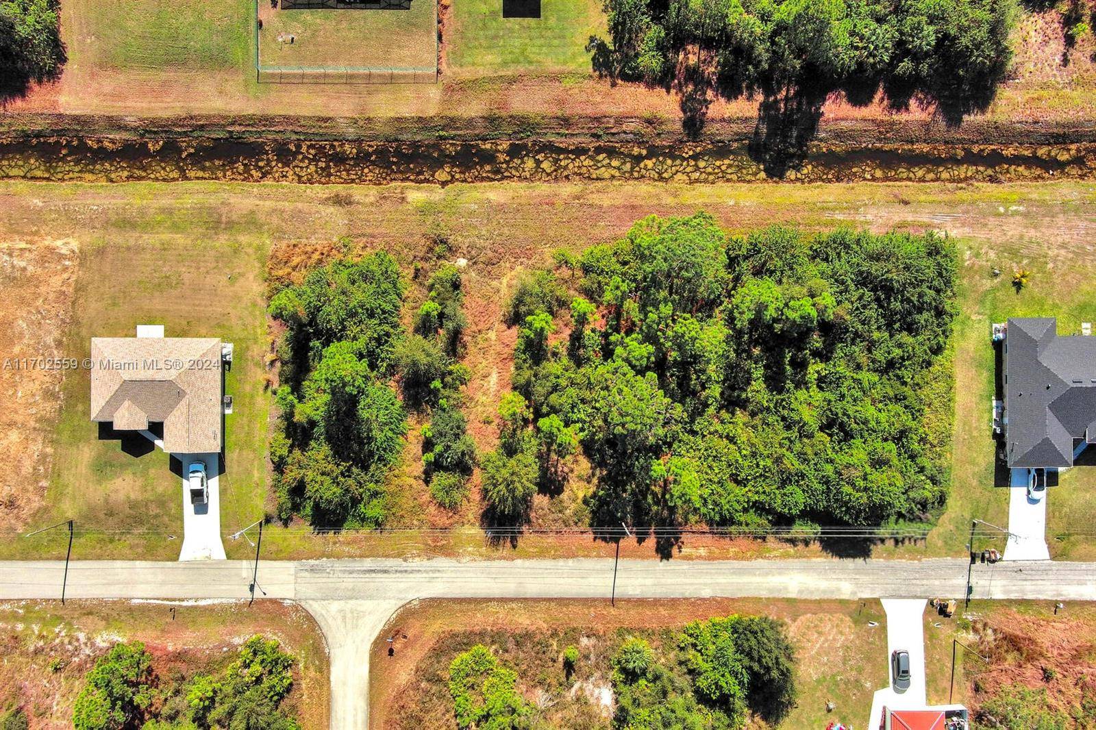 Lehigh Acres, FL 33974,844 Carbon St E