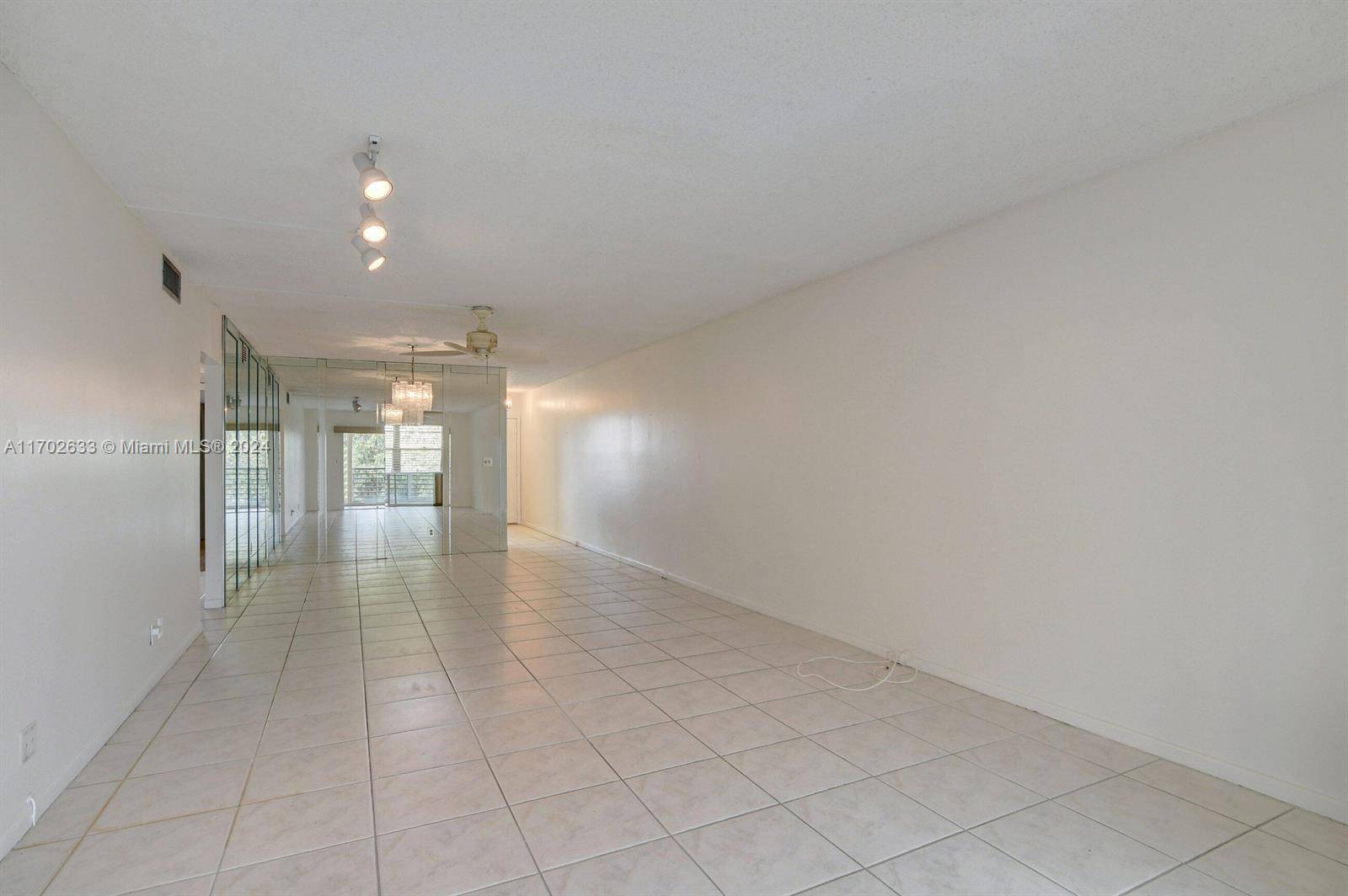 Coconut Creek, FL 33066,2405 ANTIGUA CIRCLE #L4