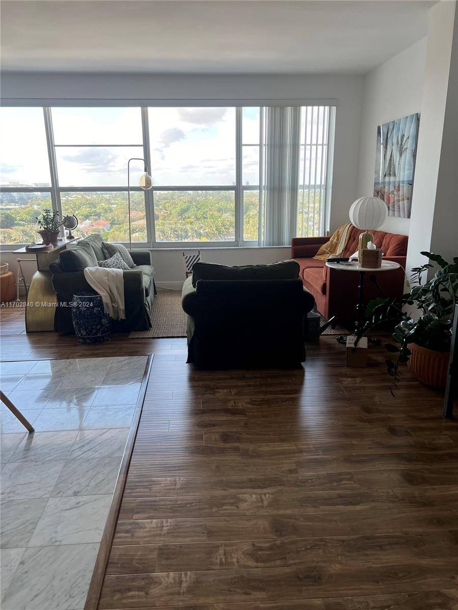 Miami Beach, FL 33140,4925 Collins Ave #9G