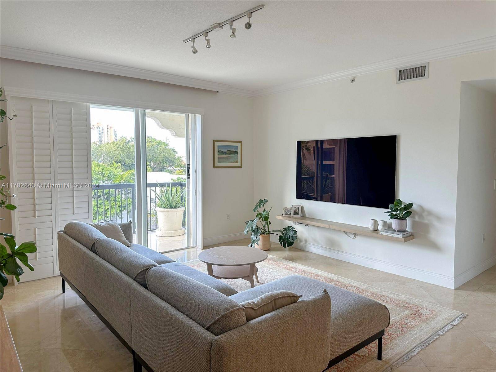 Coral Gables, FL 33134,50 Alhambra Cir #310