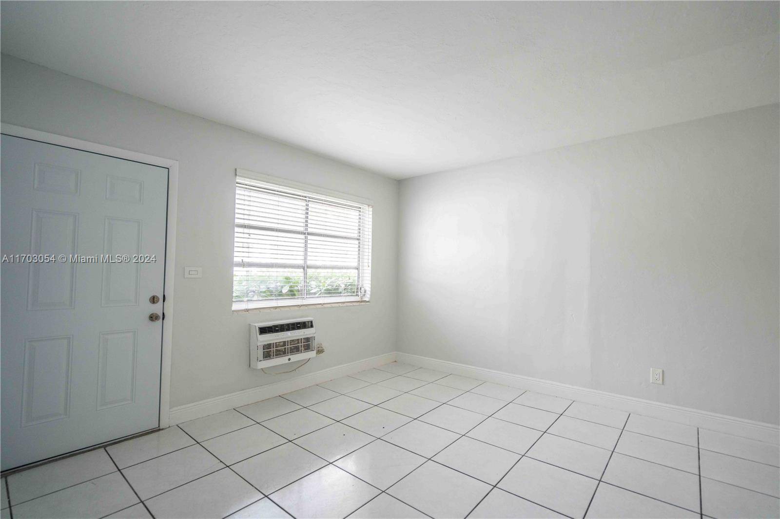 Miami Beach, FL 33141,7821 Carlyle #2