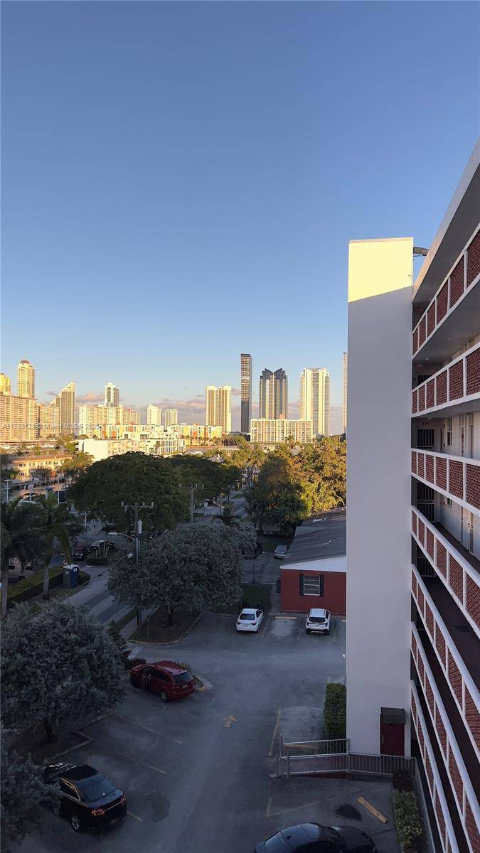 North Miami Beach, FL 33160,3660 NE 166th St #607