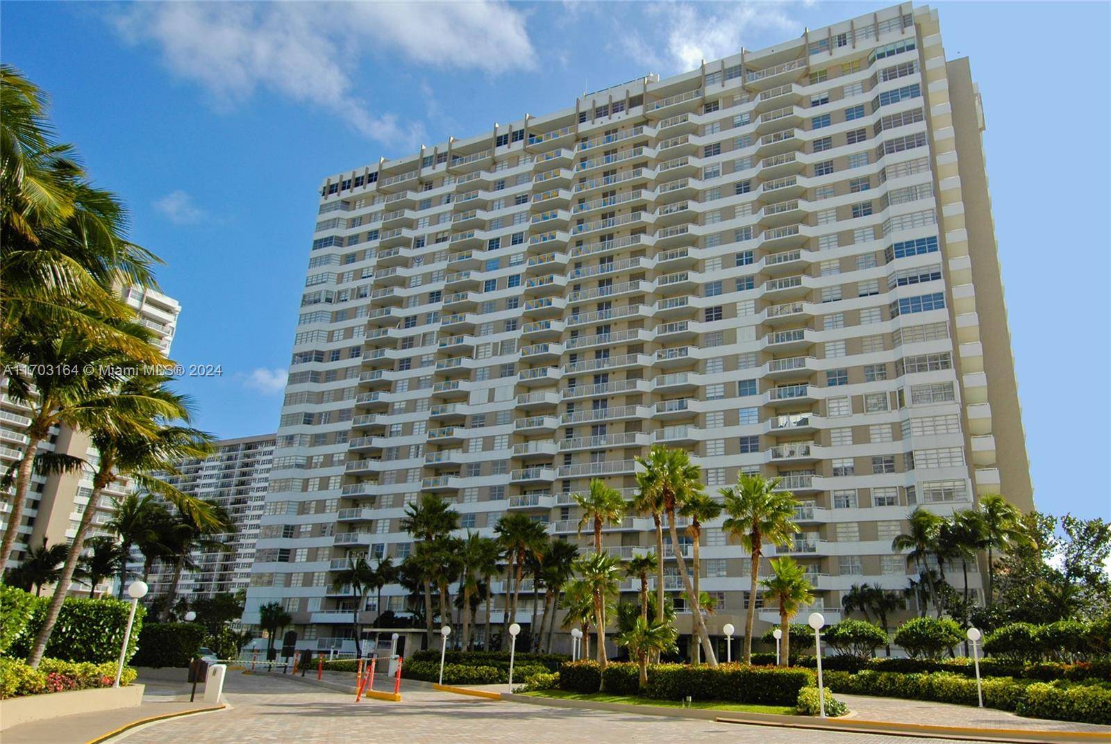 Hallandale Beach, FL 33009,1985 S Ocean Dr #2F